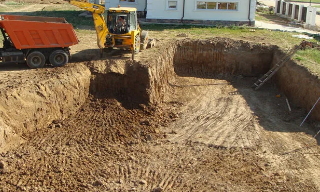 Рытье котлованов под фундамент в Кыштыме – цена от 2627 руб. за м3 | 2Землекопа-Кшт