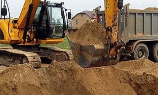 Выкопать яму экскаватором в Кыштыме от 946 руб. - 2Землекопа-Кшт